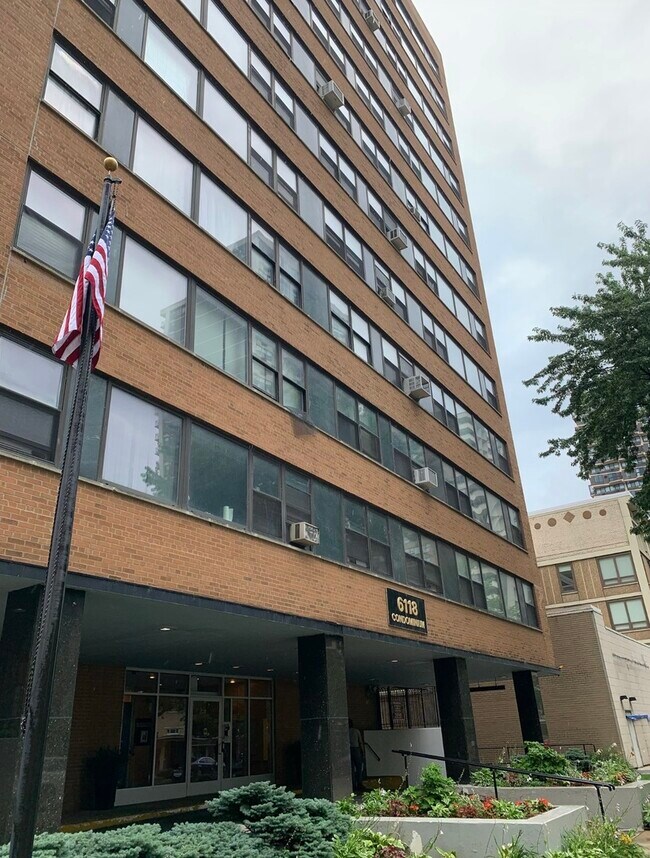 Building Photo - 6118 N Sheridan Rd Unit 1003 Rental