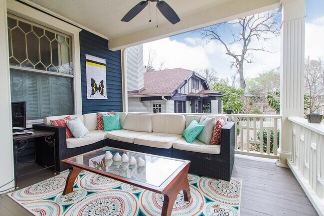 Photo - 214 Hurt St NE