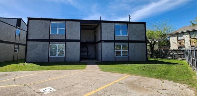 Photo - 806 Oran Cir Unidad D