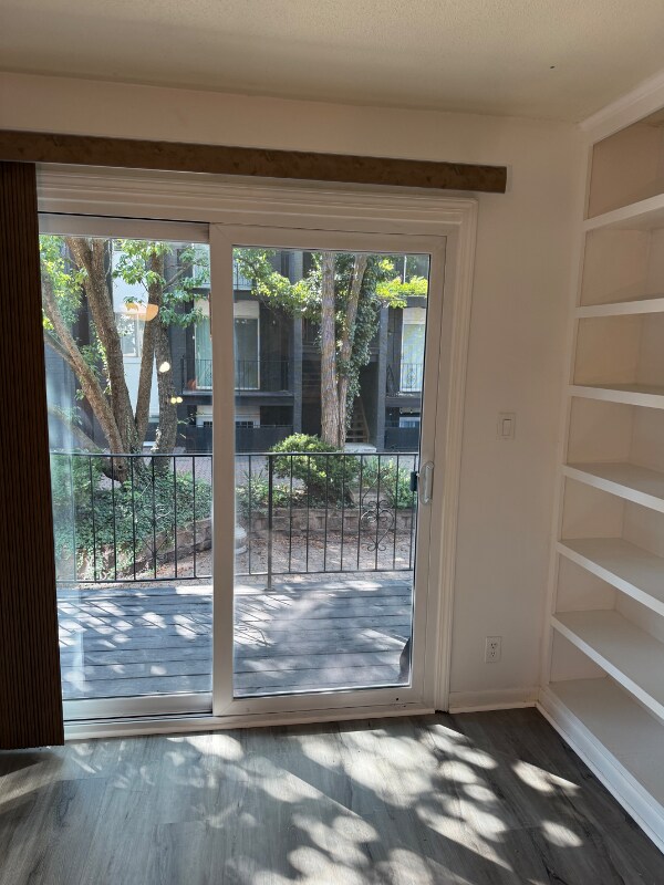 Photo - 807 W 40th St Unidad 5