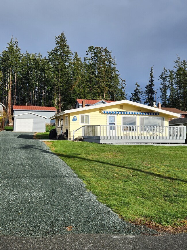 Large front and back yard - 5559 Mutiny Sands Rd
