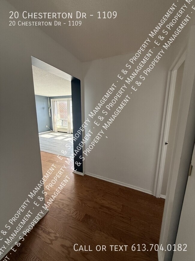 Photo - 20 Chesterton Dr