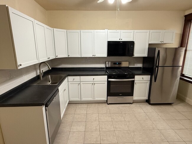 Building Photo - 837 W 33rd Pl Unit 1R Rental