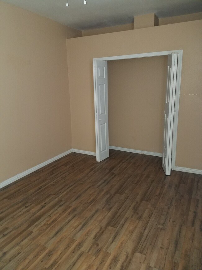 Photo - 3121 Urquhart St