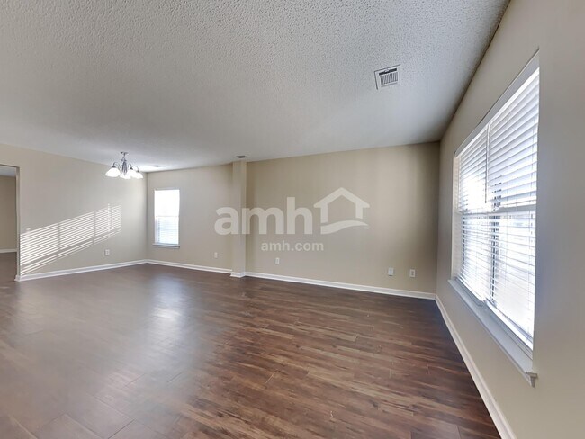 Photo - 2030 Clipstone Dr