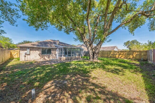 Photo - 809 Willow Creek Dr