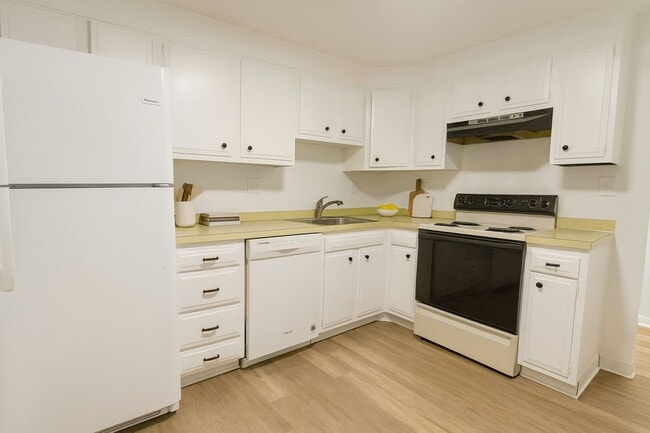 Building Photo - 12121 W Nevada Dr Unit 06