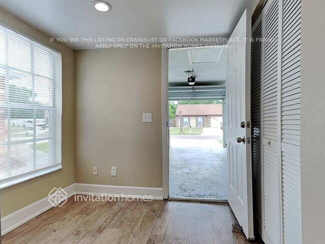 Photo - 2121 Redleaf Dr