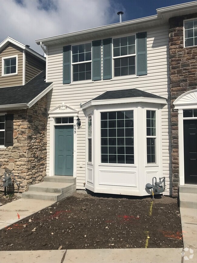 Building Photo - Newer Provo Townhome!