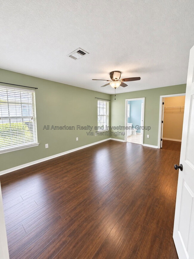 561 Rough Leaf Ln