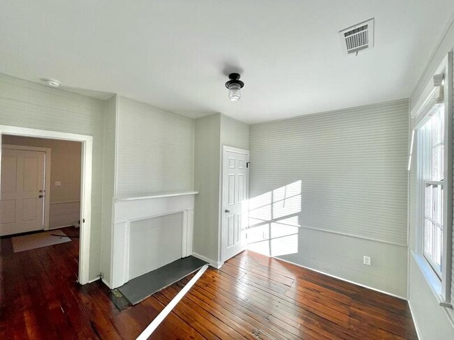 114 W Anderson St