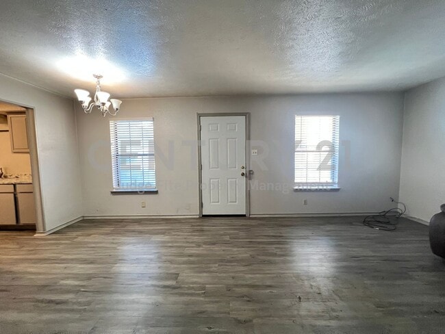 Photo - 1108 N Elm St Unit 3
