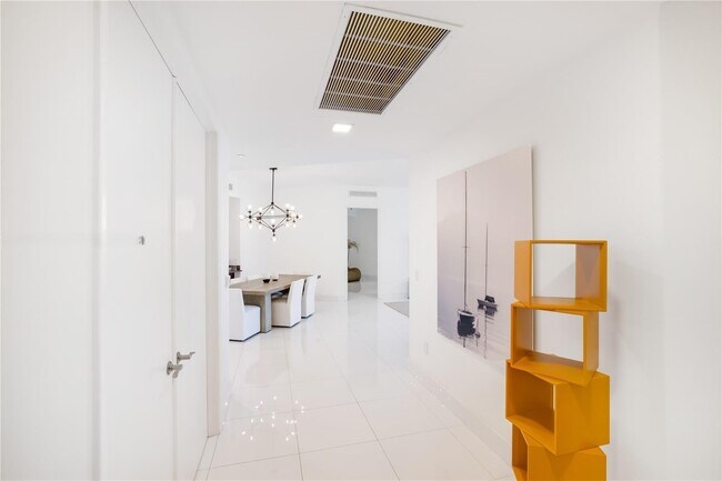 Photo - 15901 Collins Ave Unidad 707