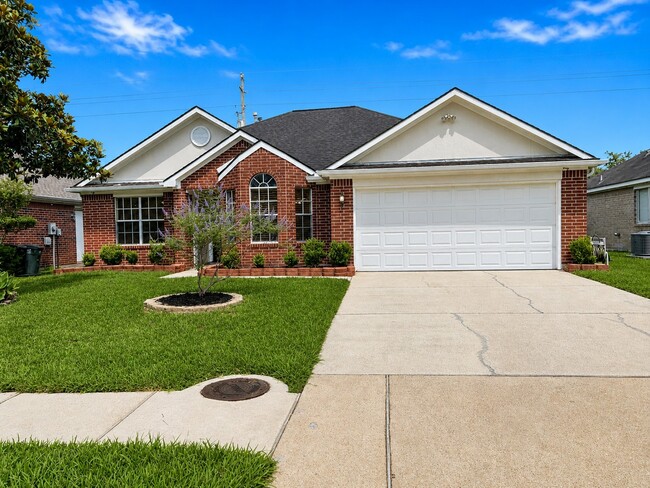 Photo - 18523 Spinney Ln