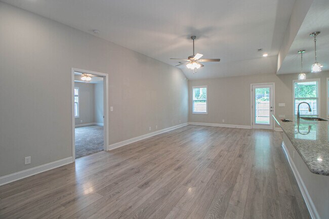 Photo - 220 King Rd