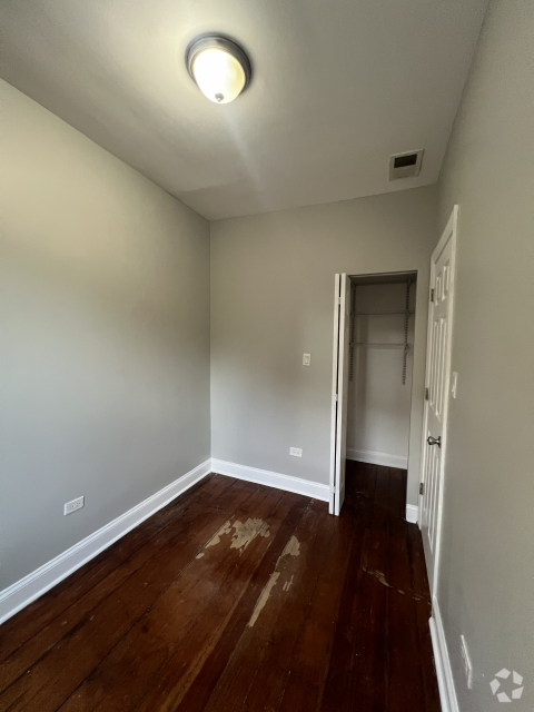 Building Photo - 3 bedroom in Chicago IL 60608 Unit 2 Rental