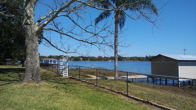 Photo - 7429 Lake Dr