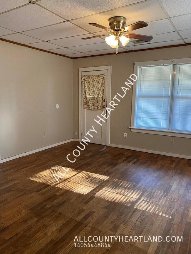 Photo - 219 W Kenworthy Ave