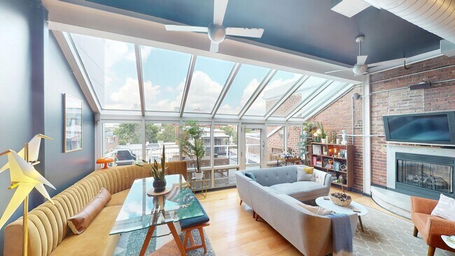 Stunning Penthouse Two Bedroom W/Private B... - Stunning Penthouse Two Bedroom W/Private B...