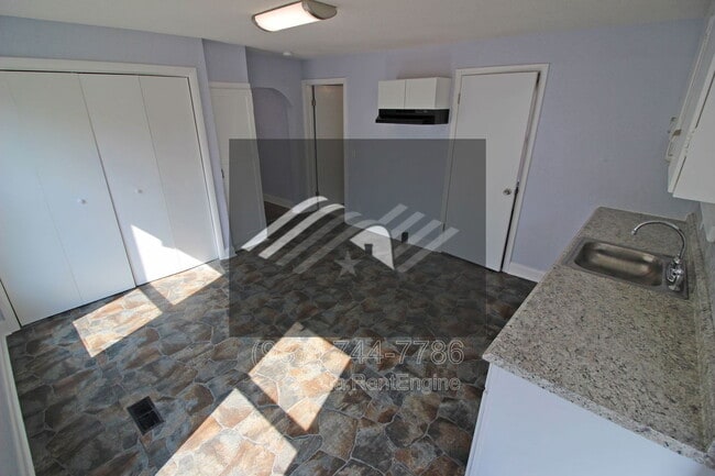 Photo - 78 Notre Dame Ave