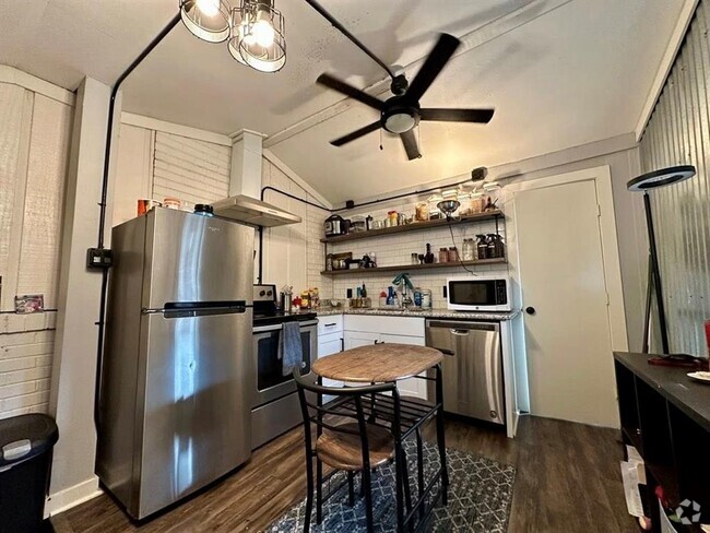 Building Photo - 4630 Woodside St Unit 3 Rental
