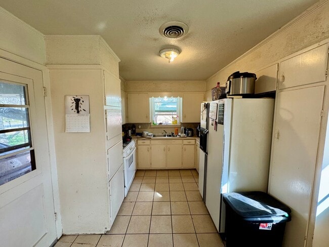 Photo - 517 N Lydia Ave