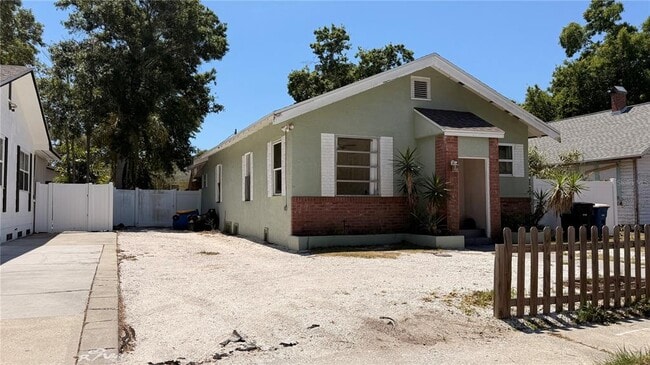 Photo - 905 Jones St