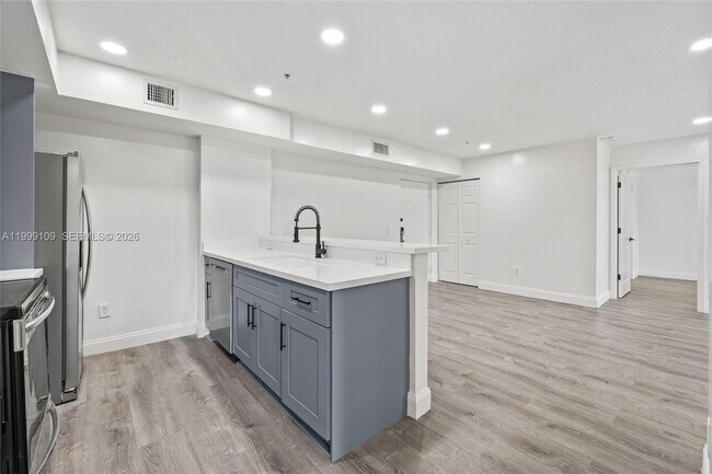 Photo - 470 S Park Rd