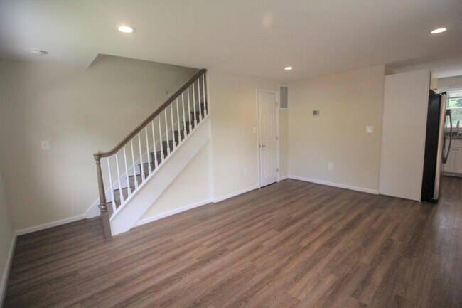 Photo - 10717 Maple St