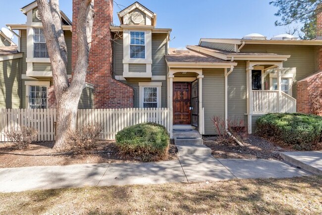 2 bed 1 bath Townhome with a 2 car garage - 2 bed 1 bath Townhome with a 2 car garage