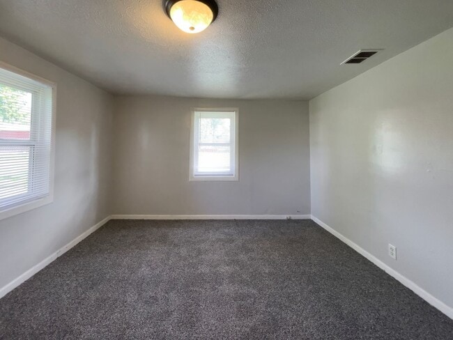 Photo - 1521 E Kirby Ave Unit 1521 1/2