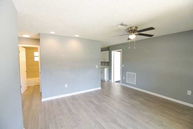 Photo - 7138 Oakwood Dr
