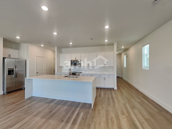 Photo - 5816 Astapor St