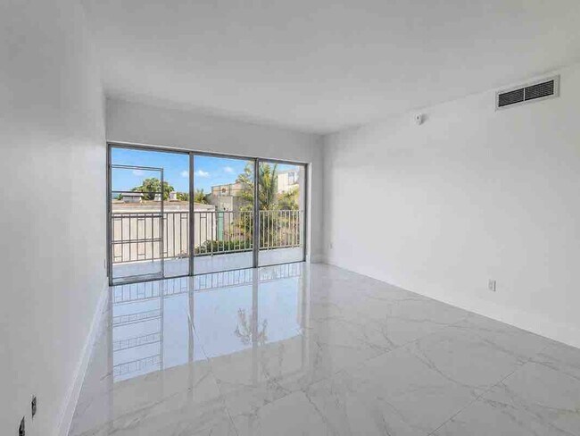 Photo - 500 Bayview Dr Unit 232