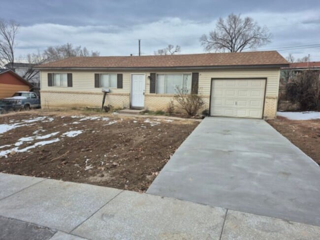 Building Photo - Single Family Home