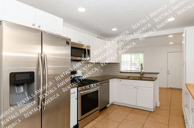Photo - 525 E Linden St