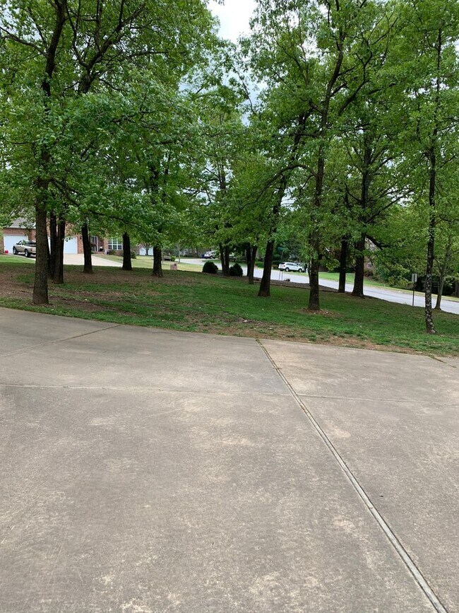 Photo - 300 Genesis Dr