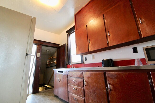 Photo - Sunny Side - 3 Bedroom Big House - Availab...
