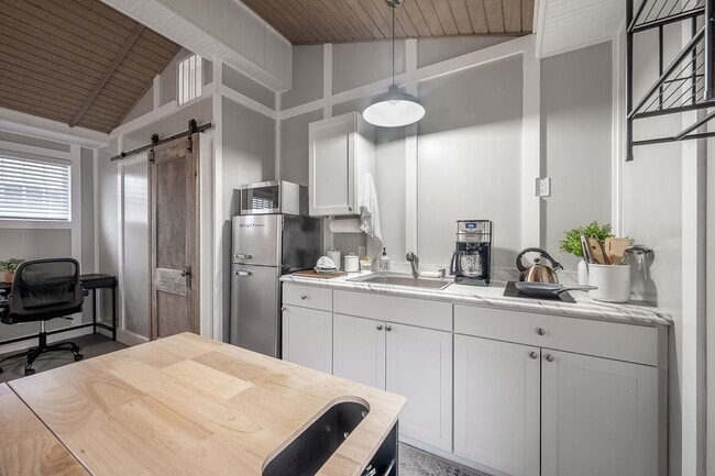 Photo - 213 W Frierson Ave