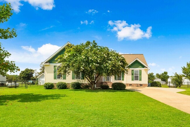 Building Photo - 205 Wingspread Dr Rental