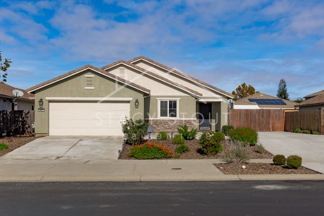 Photo - 1385 Deerwood St