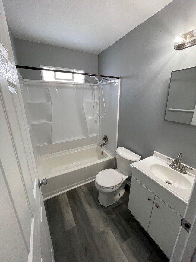 Photo - 1325 Waldman Ave