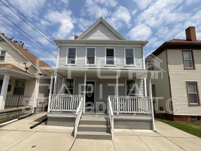 Building Photo - 207 N Forney Ave