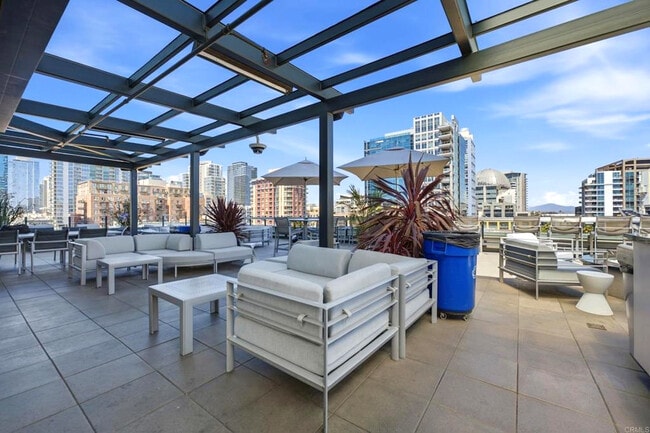325 7th Ave Unidad The Legend Unit 302