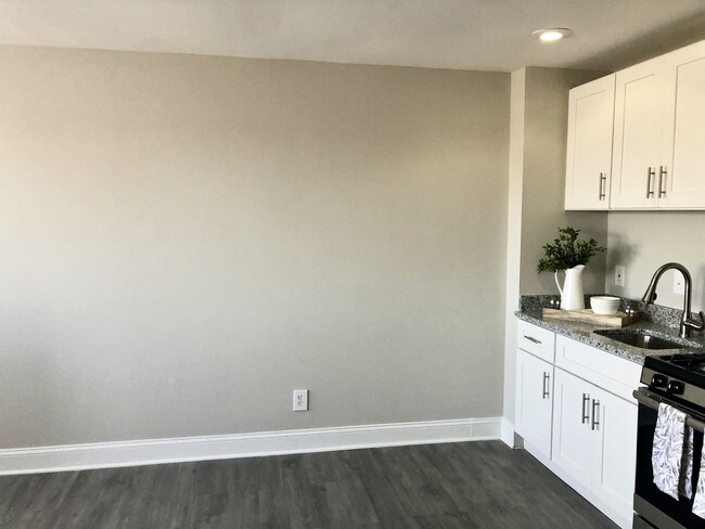 Photo - Walter Reed Apartments