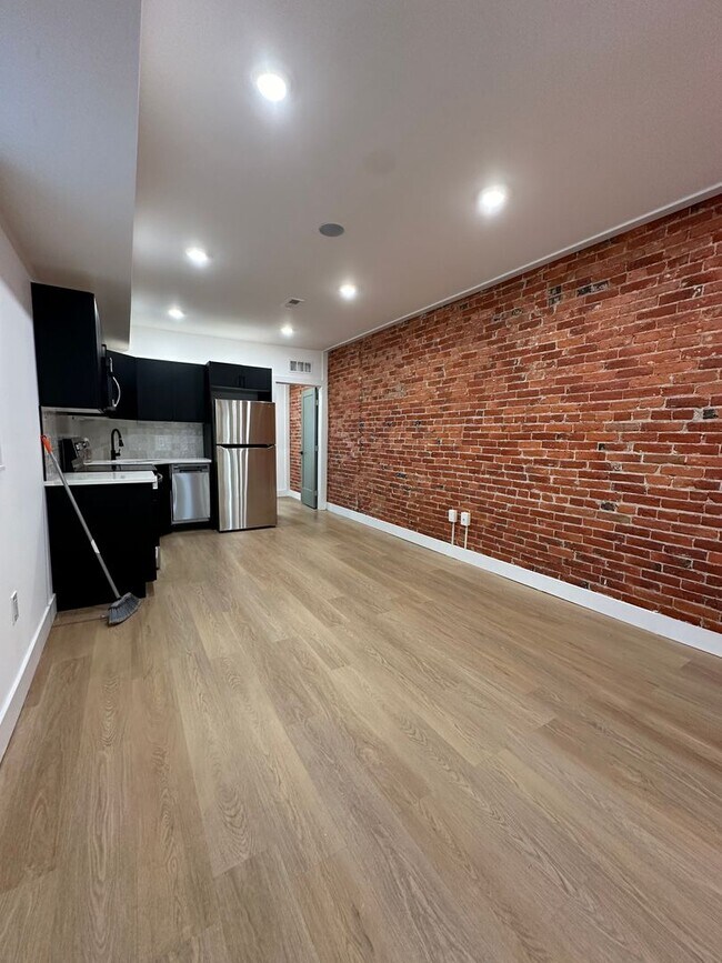 Photo - 3707 N 5th Street Unidad 2