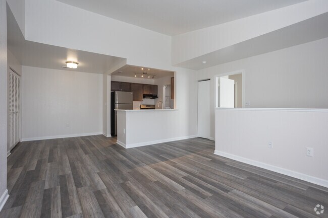 2 BR, 2 BA - 950 SF - Fountain Park Apartments