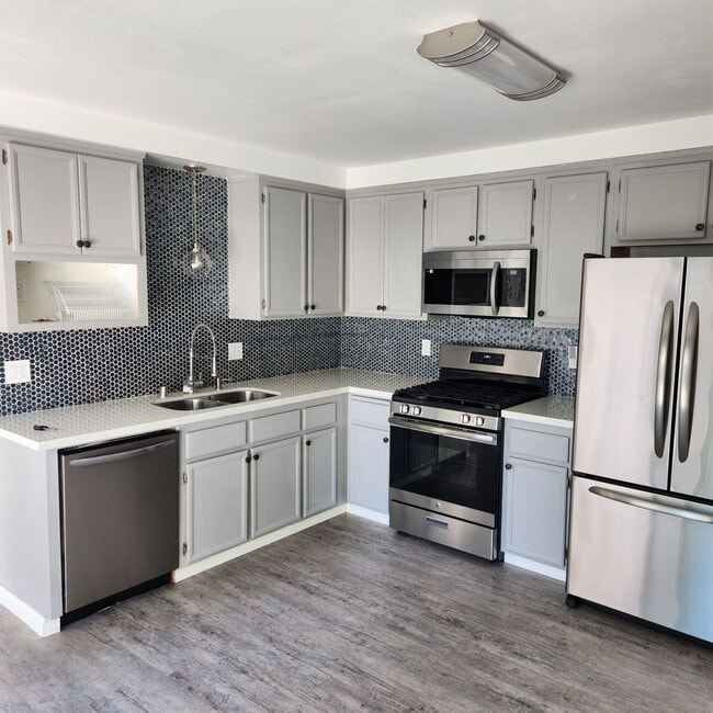 Building Photo - Tierrasanta 4 bedroom 2.5 bath townhouse w...