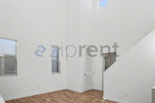 Photo - 450 Crate Ave