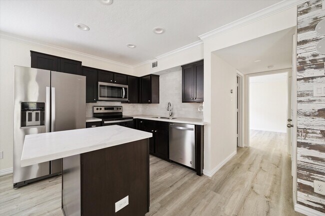 Photo - 300 Pecore St